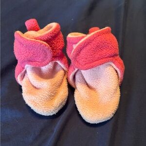 Velcro booties size 0-6months